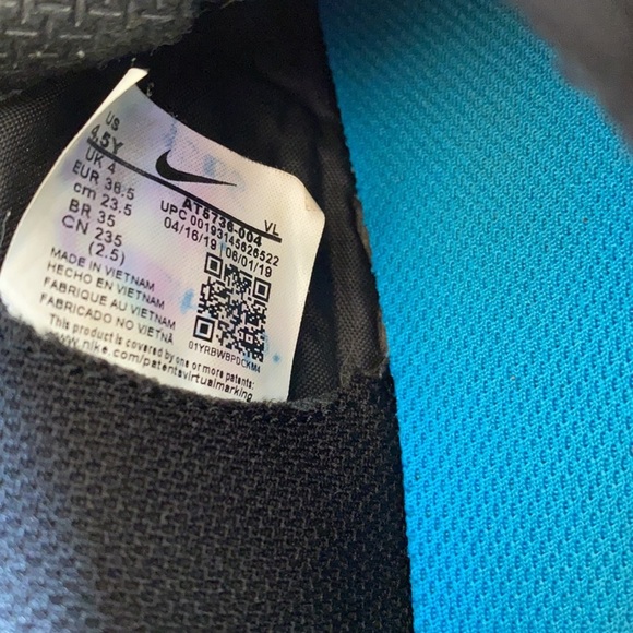 Nike Tiempo Indoor Soccer Shoes - Picture 8 of 9